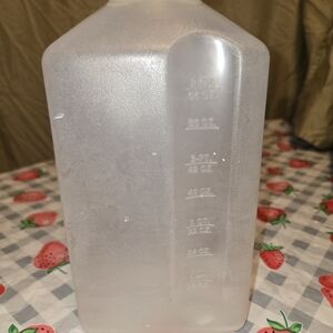 Vintage Rubbermaid 2 Quart 64 Oz Servin Saver Drink/Beverage Pitcher/Bottle 2468